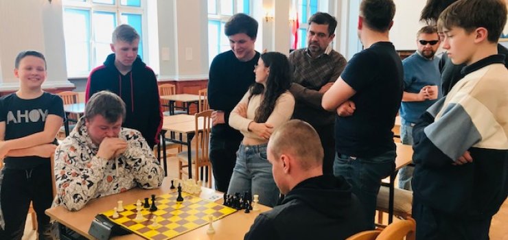 Proponowany tytuł: Elbląscy szachiści grają w I LO