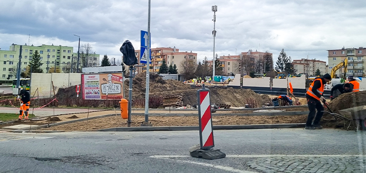 Trwa budowa Aldi. Na skrzyowaniu Oglnej z Fromborsk powstanie te parking – zobacz zdjcia