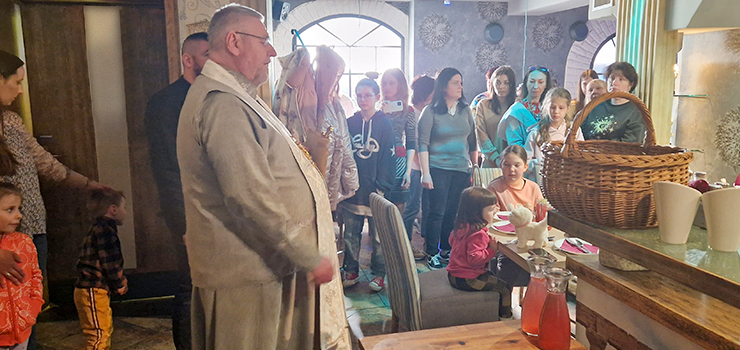 Wielkanocne spotkanie dla uchodźców. Wicewojewoda: Było pełne nadziei, której dziś wszyscy bardzo potrzebujemy