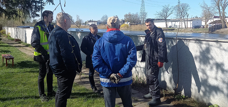 Ćwiczenia Formacji Obrony Cywilnej na rzece Elbląg