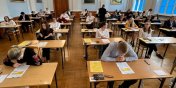 Trwa matura z matematyki. „Dzi powinno by prociej ni wczoraj z jzykiem polskim” - zobacz fotorelacj z I LO