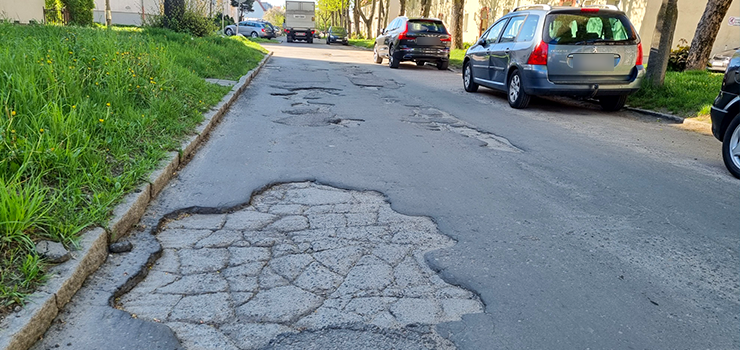Radna apeluje: Mieszkańcy wielokrotnie zgłaszali fatalny stan ul. Rechniewskiego