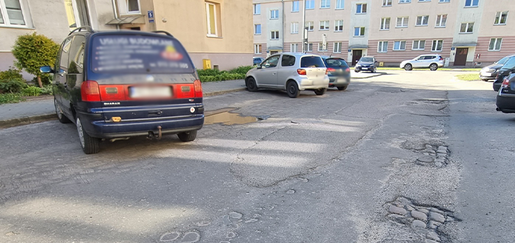 Radni apeluj o remont ul. Szkolnej. „Parkujce tam samochody czsto s naraone na uszkodzenia”