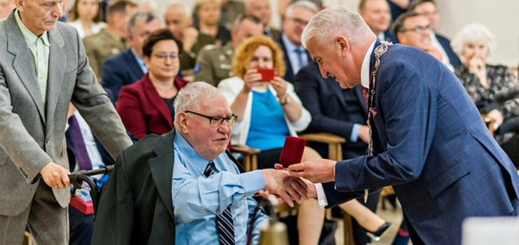 Elbląg: Sesja nadzwyczajna. Świętowano 30-lecie samorządu