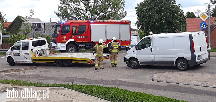 Kolizja dwóch aut na skrzyżowaniu w Milejewie