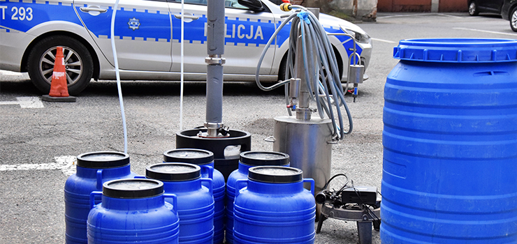 Policjanci zlikwidowali nielegalne rozlewnie alkoholu
