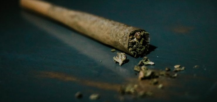 Zatrzymali poszukiwanego listem gończym. Policjanci znaleźli u niego narkotyki