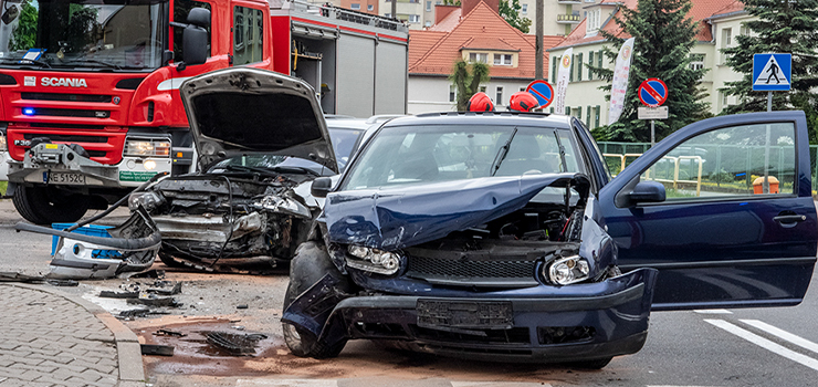Grony wypadek na skrzyowaniu ulic Robotniczej i Matejki. „W zdarzeniu uczestniczyo 6 osb”