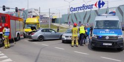 Kolejna kolizja na skrzy�owaniu przy CH OGRODY