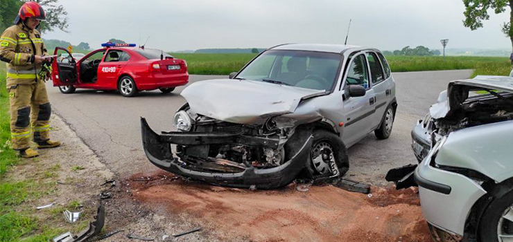 Zderzenie dwóch pojazdów osobowych