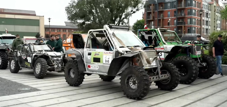 Starówkę opanowały samochody terenowe. Zobacz film z prezentacji zawodników RFC Poland