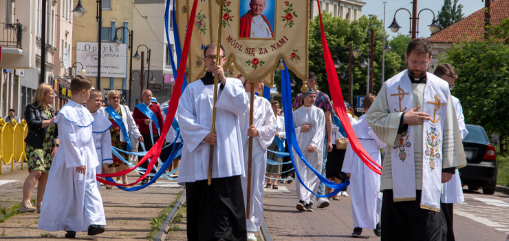 Boże Ciało 2022. Ulicami Elbląga przeszło dziewięć procesji. Zobacz zdjęcia