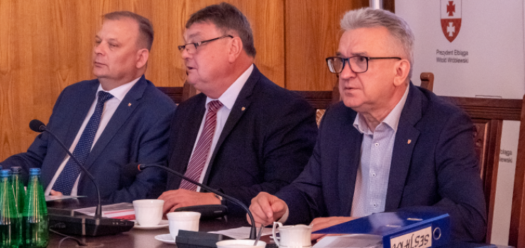 Prezydent Witold Wróblewski z absolutorium i wotum zaufania. Debata odbyła się bez udziału elblążan