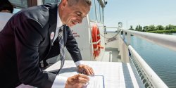 Senator Jerzy Wcis�a: Obro�my nasz elbl�ski port!
