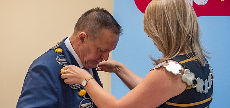 Adam Ostrowski zaprzysiężony na burmistrza Krynicy Morskiej. Przewodnicząca RM zrezygnowała z pełnionej funkcji