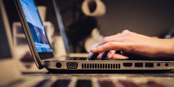 Policjanci ostrzegaj przed pojawiajcymi si w Internecie oszustwami finansowymi