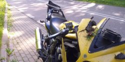 Groźne zdarzenie z udziałem motocyklisty. Jechał za szybko i wypadł z drogi