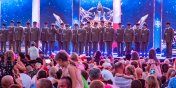 Elbląg w TVP. Gwiazdy zaśpiewały piosenki wojskowe, minister Błaszczak zachęcał do służby (zobacz zdjęcia)