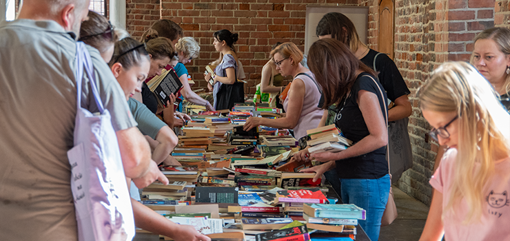 Drugie życie książek. Za nami kiermasz w Bibliotece Elbląskiej (zobacz zdjęcia)