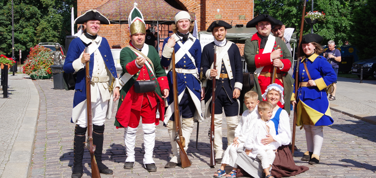 Z wizytą w XVIII wieku. Rekonstruktorzy podczas Elbląskiego Święta Chleba (zobacz zdjęcia)