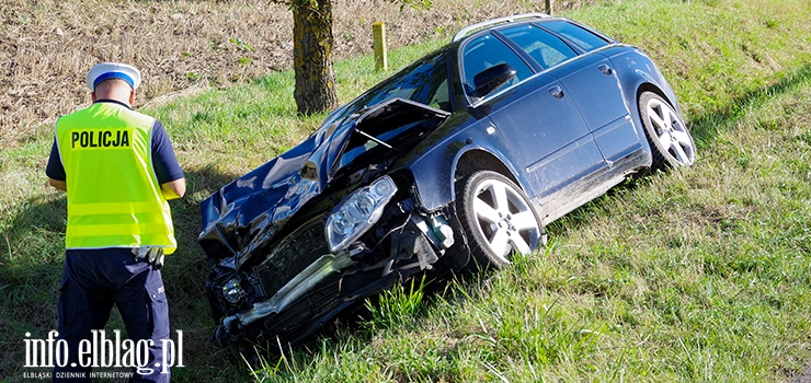 Kolizja audi z nissanem. Audi wjechało do rowu