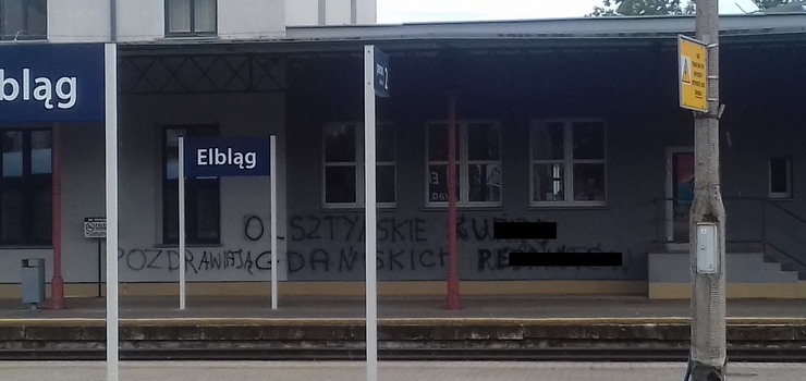 Kibice zostawili nam pamiątkę? Wulgarny napis szpeci elbląski dworzec