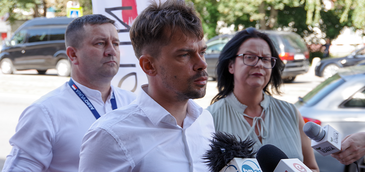 Agrounia zablokowała al. Grunwaldzką. Michał Kołodziejczak: "Tak kilku ludzi zatrzymuje rozwój Polski"