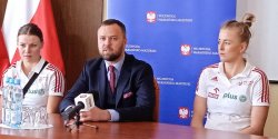 Odznaczeni br�zow� odznak� "Za zas�ugi dla sportu". Wicewojewoda: Elbl�g jest z Was dumny