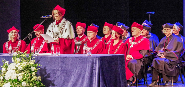 "Uczelnia wpisuje si do elitarnego grona". Inauguracja roku akademickiego w AMiSNS (zobacz zdjcia)