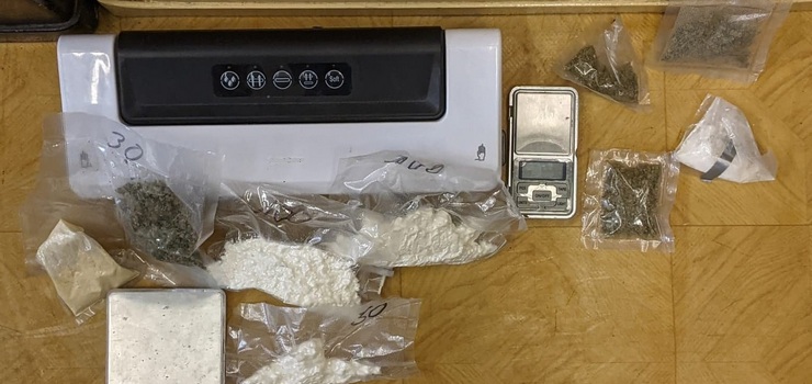 Miał narkotyki, wagę oraz zgrzewarkę. Został zatrzymany