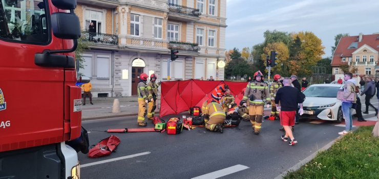 Potrącenie 3 osób na al.Grunwaldzkiej. Wszystkie osoby w szpitalu