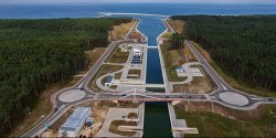 Min�� miesi�c od otwarcia kana�u przez Mierzej� Wi�lan�. Ile jednostek przep�yn�o przekopem?