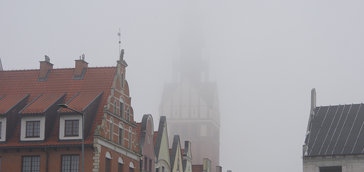 Elbląg: Miasto spowiła jesienna mgła. Zobacz zdjęcia