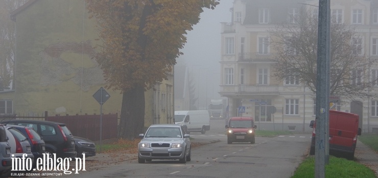 Uwaga kierowcy! IMGW ostrzega przed gęstą mgłą w powiecie elbląskim