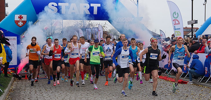 VIII Elbląski Bieg Niepodległości. Elblążanie świętują na sportowo (zobacz zdjęcia)
