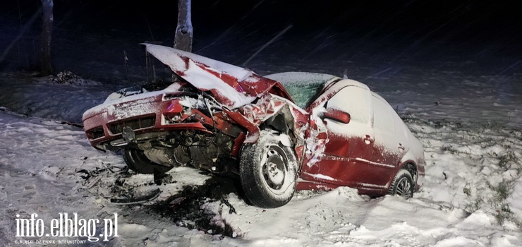 Sypnęło śniegiem – zderzenie dwóch pojazdów