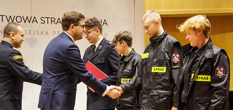 Elbląg: Młodzieżowe drużyny pożarnicze otrzymały promesy (zobacz zdjęcia)