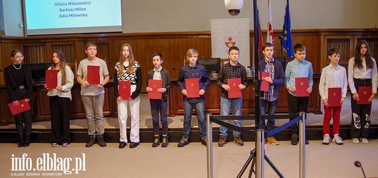 Elbląg: 286 uczniów otrzymało stypendia za wyniki w nauce (zobacz zdjęcia)