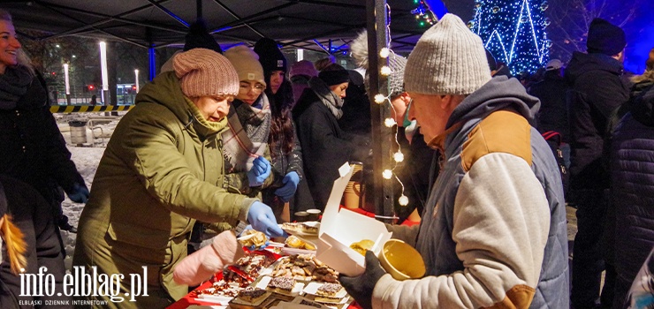 Elbląg: Wigilia dla potrzebujących. Świątecznie na Placu Dworcowym (zobacz zdjęcia)