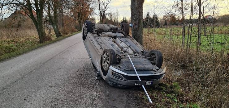 Pijany kierowca dachował. Wcześniej spowodował kolizję