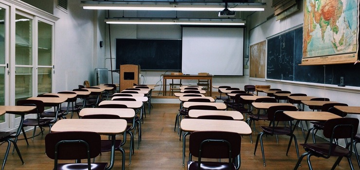 Minister edukacji zapowiada zwolnienia nauczycieli. "Trudno traktować te słowa poważnie"