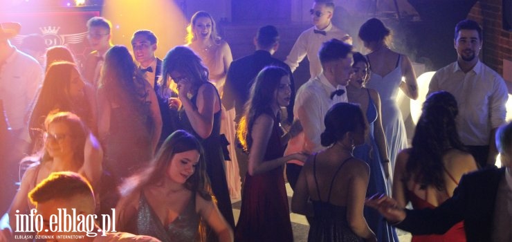 Zobacz, jak na Studniówce bawili się maturzyści ZSEiO