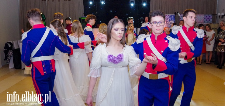 "Na ten wieczór czekaliśmy 4 lata". Studniówka III LO w Elblągu (zobacz zdjęcia)