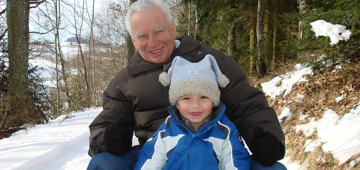 "Drogi Dziadku uśmiechnij się, przecież dzisiaj jest Twój dzień..."