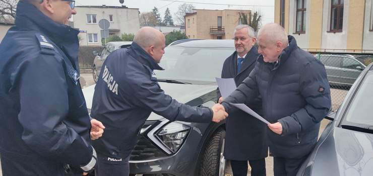 Dwa nowe pojazdy służbowe dla Policji w Pasłęku