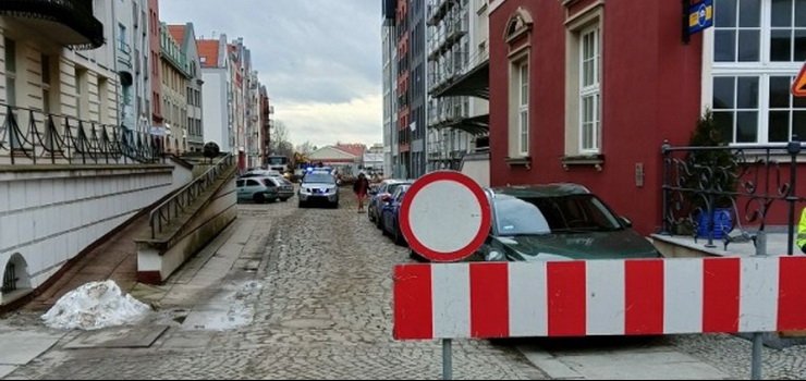 Bednarska pozostaje zamknięta. Wielu kierowców nie stosuje się do zakazu ruchu