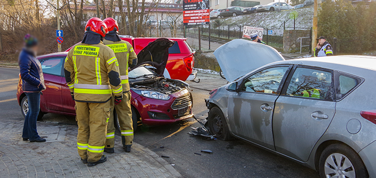 Czołówka na skrzyżowaniu Wiejskiej i Obrońców Pokoju