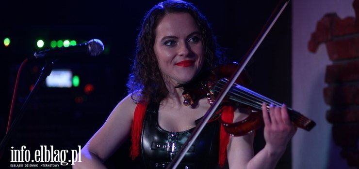 Koncert Basi Kawy w Elblągu. Czaruje głosem, zachwyca grą na skrzypcach elektrycznych (zobacz zdjęcia)