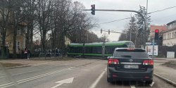 Elbl�g: Na ul. Bema wykolei� si� tramwaj. Utrudnienia w komunikacji miejskiej