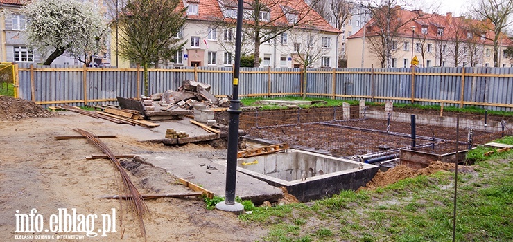 W Parku Kajki trwa budowa fontanny - zobacz zdjęcia